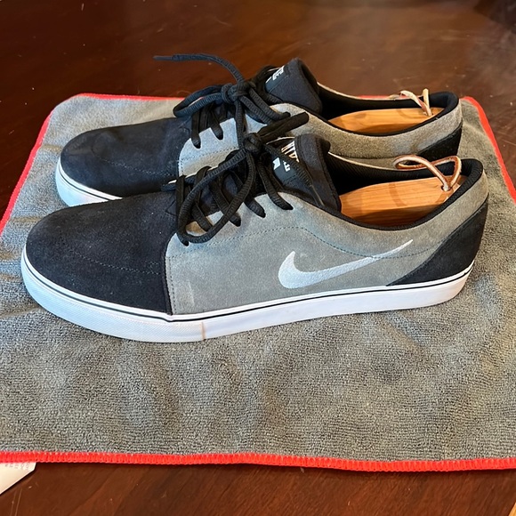Nike Satire casual sneaker black and grey 536404-020 size 12 - Picture 1 of 6